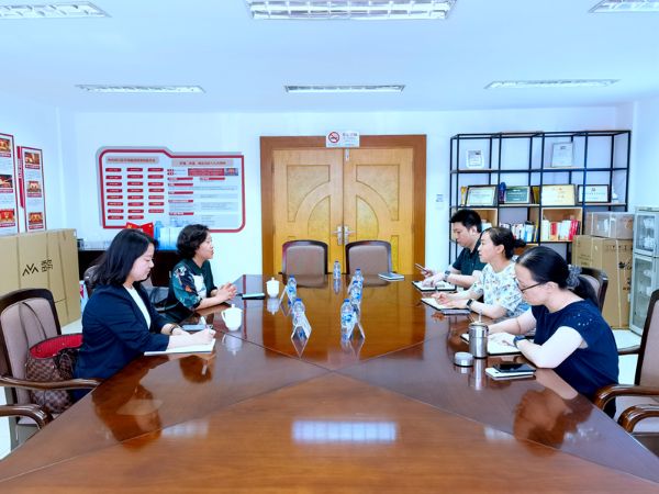 闵行区市场监管局接待华东理工大学法学院知识产权研究中心来访调研.jpg