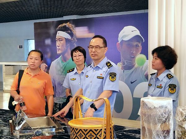 闵行区市场监管局检查2023年网球ATP1000大师赛食品安全保障工作.jpg