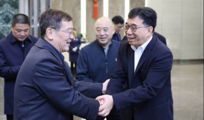 中央统战部副部长，，，，天下工商联党组书记、常务副主席徐乐江